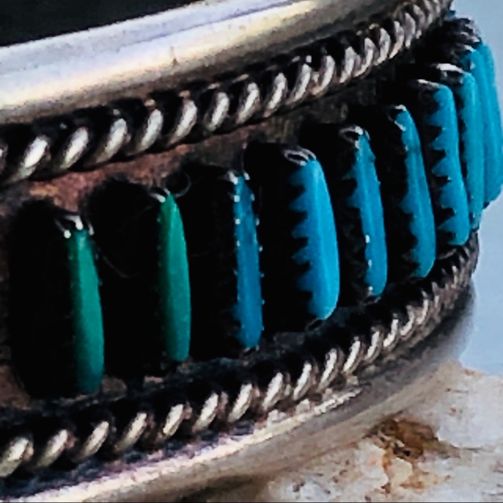 VTG ZUNI NEEDLEPOINT TURQUOISE NECKLACE, CUFF, RING, BROOCH/PENDANT & EARRINGS - Picture 16 of 17